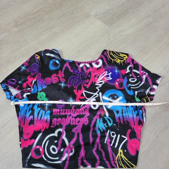 (3/$15) SHEIN crop top graffiti print multicolored short sleeves cross back - Picture 4 of 14